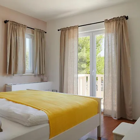 Ferienhaus 6 Mala Rudina