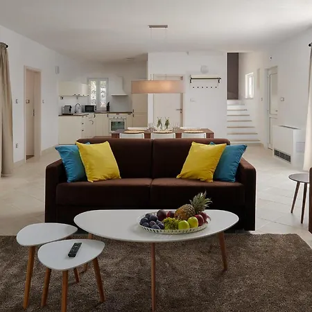 Ferienhaus 6 Mala Rudina